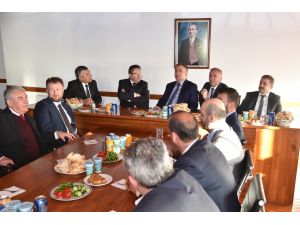 Başkan Veysel Tiryaki, Altındağlı müteahhitlerle buluştu