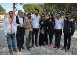 Ünlü şarkıcı İzel kilo alma nedenini açıkladı