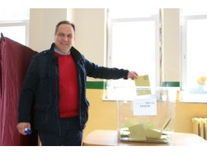 Giresun’da Vali ve Belediye Başkanı oylarını kullandı