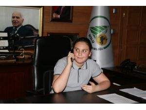 Bolu Belediye Başkanlığı koltuğuna 7. sınıf öğrencisi oturdu