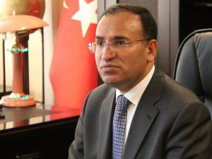 Adalet Bakanı Bekir Bozdağ, CHP'nin başvurusu ile ilgili Twitter'dan yayınladığı mesajlar ile bir açıklama yaptı.
