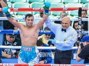 Özbekistanlı 2016 Olimpiyat şampiyonu boks kariyerine galibiyetle başladı