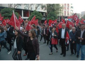 Adana’da coşkulu 23 Nisan yürüyüşü