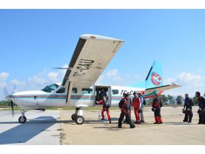 Türk Hava Kurumu amatör paraşütçüleri Efes’te buluşturdu