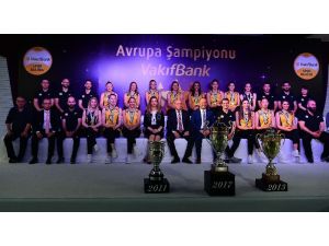 CEV Şampiyonlar Ligi Şampiyonu VakıfBank, basınla buluştu