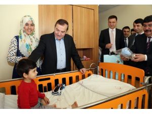 Başkan Kadıoğlu’ndan çocuk hastalara ziyaret