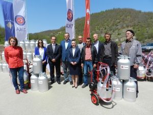 TİKA’dan Kosova süt üreticilerine destek