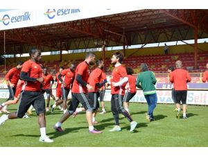 Evkur Yeni Malatyaspor, İnönü Stadı’nda Göztepe maçının provasını yaptı