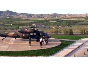 Yılanın ısırdığı genç kız askeri helikopterle hastaneye kaldırıldı