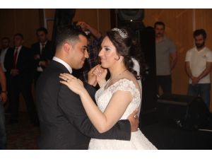 Adalet Bakanı Bekir Bozdağ Bolu’da düğün törenine katıldı