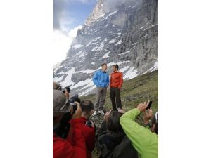 Everest’e rekor deneyen dağcı hayatını kaybetti