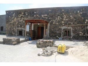 Cizre Belediyesi Mem u Zin Türbesi ve Mir Abdaliye Medresesi’nde restorasyon çalışması başlattı