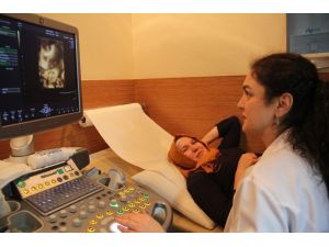 Türkiye’de ilk kez görme engelli kadın doğmamış bebeğine dokundu