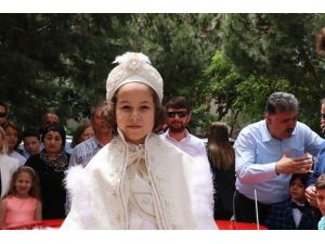 Şehit oğlunun sünnet düğünü için bin araçlık konvoy