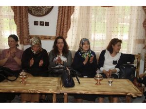 Şehit anneleri Erzincan Belediyesi tarafından yılın annesi ilan edildi