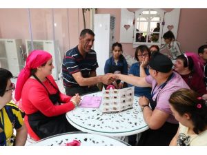 İçerde’nin “Minik”inden Zahir Kafe’ye ziyaret