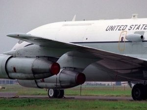 Çin jetleri ABD uçağını engelledi