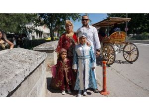 Edirne’de düşman çatlatan Roman düğünü