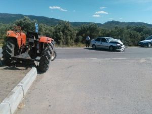 Havran’da traktör ile otomobil çarpıştı: 2 yaralı