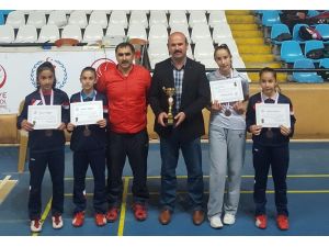 Erzincanlı badmintoncular Türkiye üçüncüsü oldu