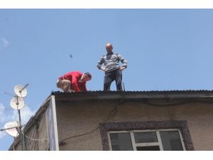 Tehlikeli çatı tamiratı