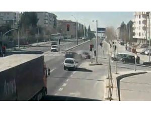 Kocaeli’deki trafik kazaları MOBESE kameralarına yansıdı