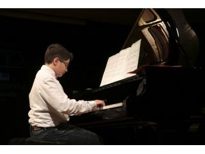 Piyano kursiyerlerinden yıl sonu konseri