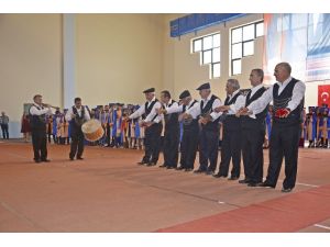 Sungurlu MYO mezuniyet sevinci