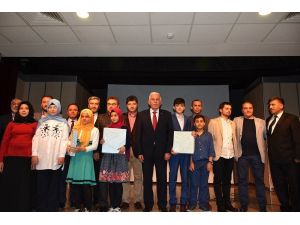 Tosya’da "40 Hadis 40 şiir okuma" yarışması yapıldı