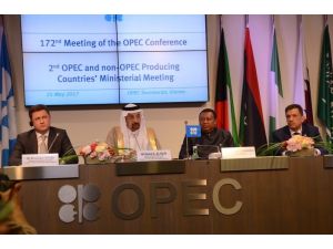 OPEC, petrol üretimini kısma kararını 9 ay daha uzattı