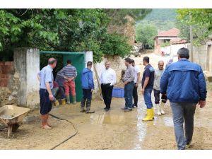 Sel basan Yunuslar Mahallesi’ne Burhaniye Belediyesi’nden destek