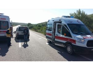 Hafif ticari araç kamyona çarptı: 2 yaralı