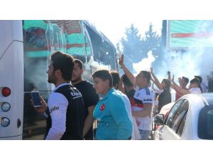 Beşiktaş Gaziantep’te şampiyon sloganıyla karşılandı
