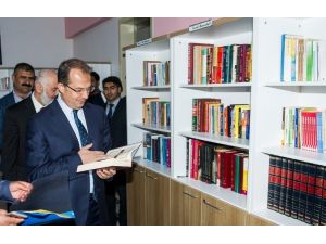 Vali Taşyapan, Filistin Vakfı Kız Anadolu İmam Hatip Lisesi kütüphanesi açılış törenine katıldı