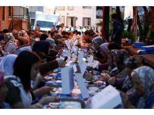 Konak’ta ilk iftar sofrası Yeşiltepe’de kuruldu