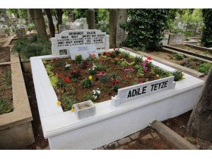 Ataşehir Belediyesi ve Hababam Sınıfı oyuncuları Adile Naşit’i unutmadı