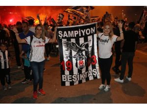 Binlerce Adanalı, Beşiktaş’ın şampiyonluğunu kutladı