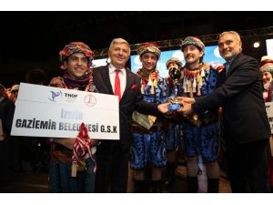 Gaziemir’in halk oyunları ekibi Türkiye birincisi oldu