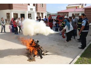 Bitlis’te minik öğrencilere yangın eğitimi