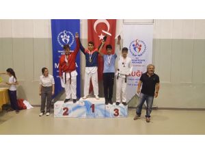 Taekwondo Türkiye Şampiyonasında iki derece birden