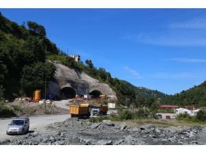 Rize’de Salarha Tüneli’nin delme çalışmalarında bin 600 metrelik mesafe alındı