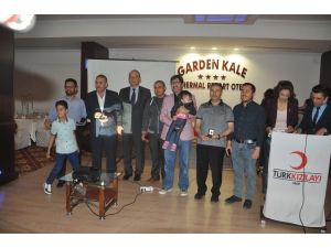 Kan bağışında bulunanlar Türk Kızılayı tarafından madalyayla ödüllendirildi