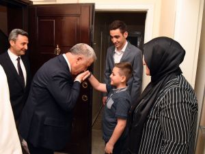 Bakan Arslan 15 Temmuz şehidinin ailesiyle iftar yaptı