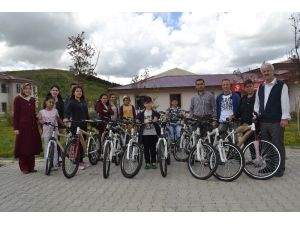 ASP İl Müdürlüğü’nden çocuklara bisiklet