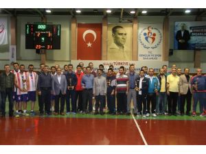 Nevşehir’de Veteranlar Basketbol Turnuvası sona erdi