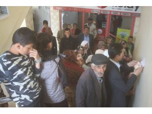 Taşlıçay Belediyesi dar gelirli ailelere bayram yardımında bulundu