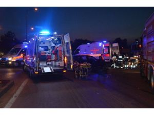 Halk otobüsü ile otomobil çarpıştı: 7 yaralı
