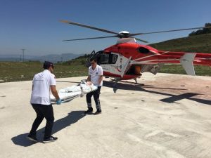 Ayağı kesilen 3 yaşındaki çocuğun yardımına ambulans helikopter yetişti