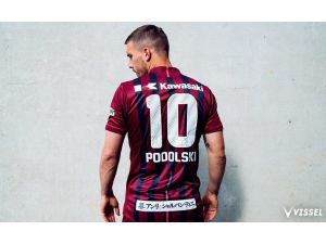 Podolski, Vissel Kobe formasını giydi