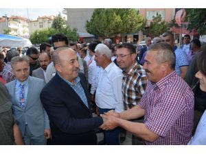 Bakan Çavuşoğlu, Korkuteli’de vatandaşlarla bayramlaştı